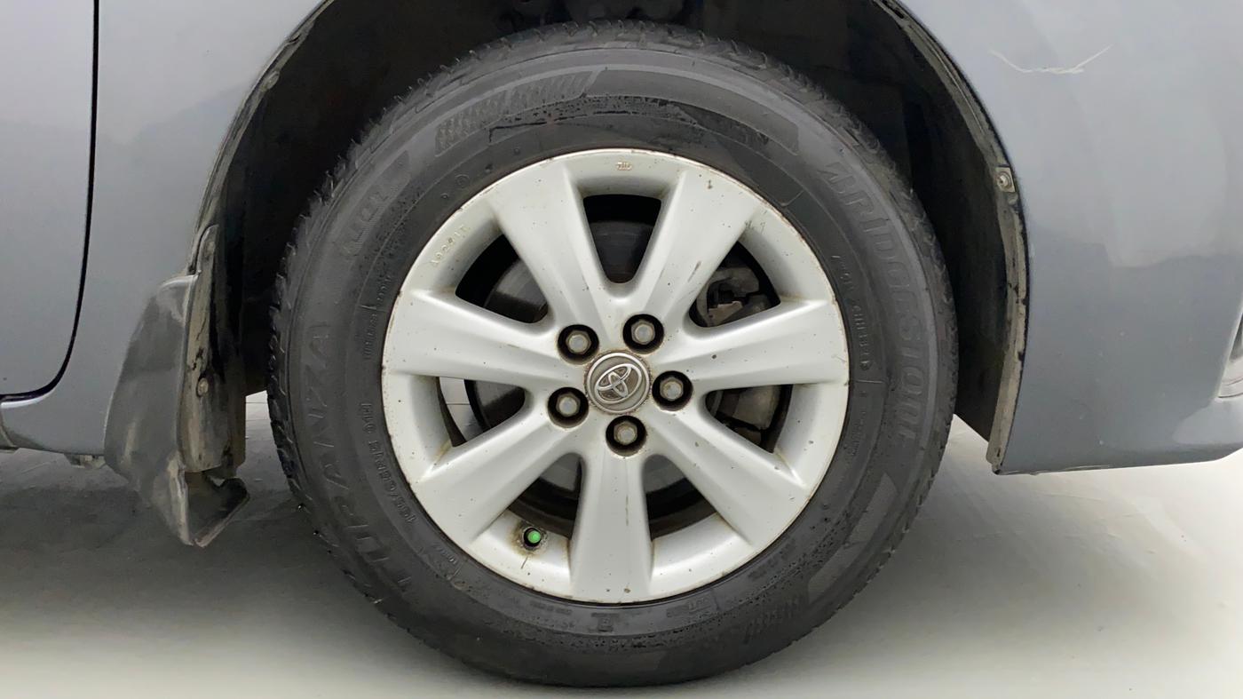 2016 Toyota Corolla Altis G, Petrol, Manual, 80,498 km, Right Front Wheel