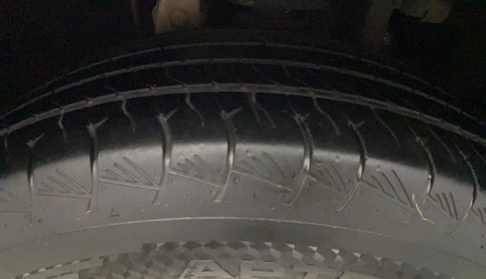 2019 Mahindra MARAZZO M2 7STR, Diesel, Manual, 1,49,602 km, Right Front Tyre Tread
