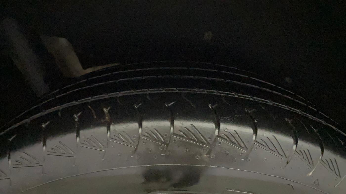 2019 Mahindra MARAZZO M2 7STR, Diesel, Manual, 1,49,602 km, Right Rear Tyre Tread