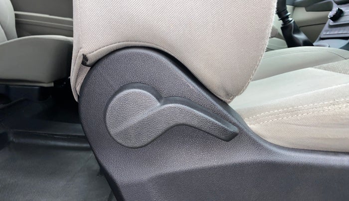 2019 Mahindra MARAZZO M2 7STR, Diesel, Manual, 1,49,602 km, Driver Side Adjustment Panel