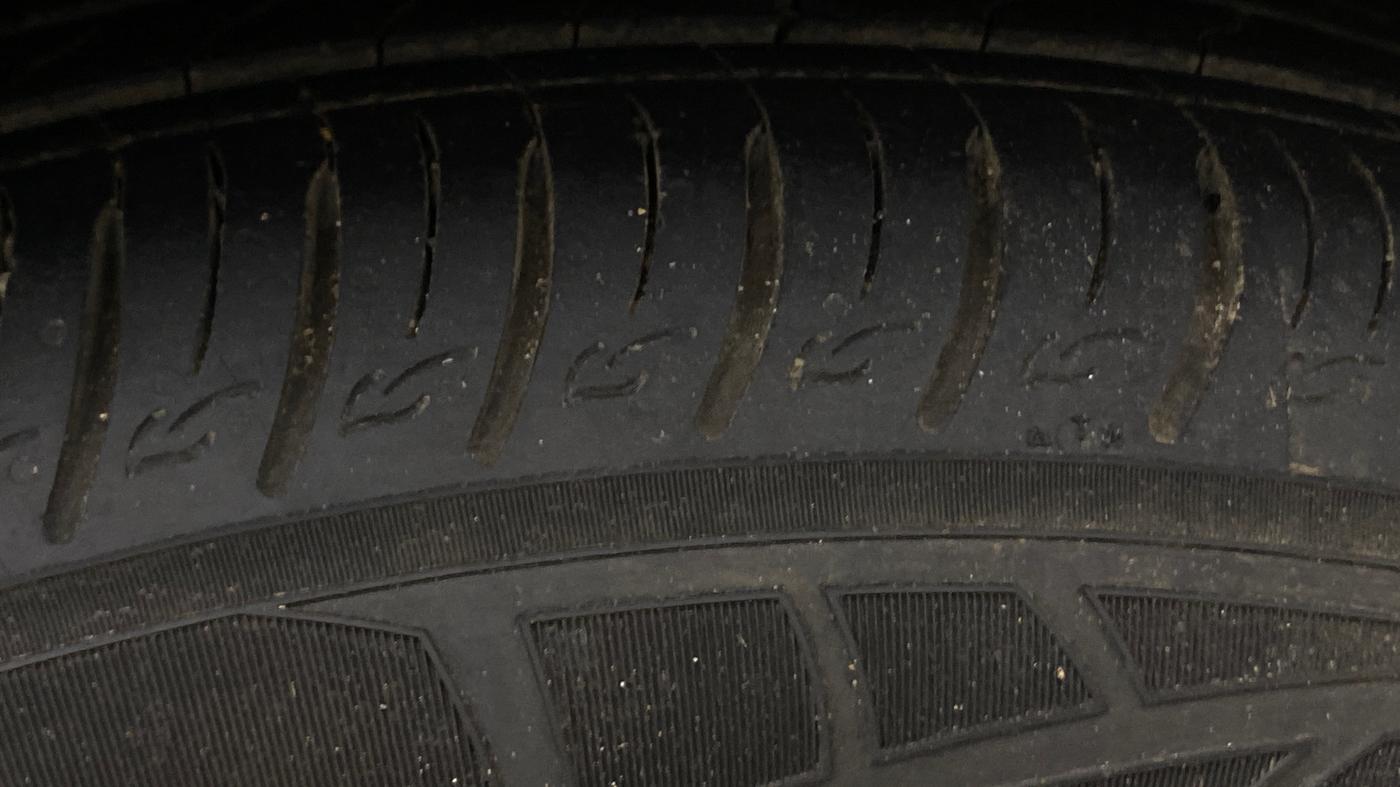 2024 KIA SONET HTK PLUS 1.2 PETROL MT, Petrol, Manual, 39,468 km, Right Rear Tyre Tread