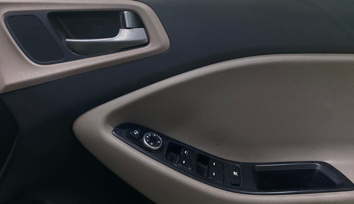 2017 Hyundai Elite i20 ASTA 1.2 (O), Petrol, Manual, 61,688 km, Driver Side Door Panels Control