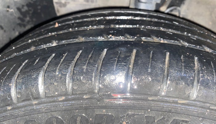 2017 Hyundai Elite i20 ASTA 1.2 (O), Petrol, Manual, 61,688 km, Left Front Tyre Tread