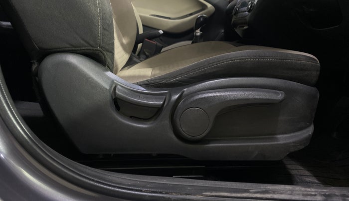 2017 Hyundai Elite i20 ASTA 1.2 (O), Petrol, Manual, 61,688 km, Driver Side Adjustment Panel