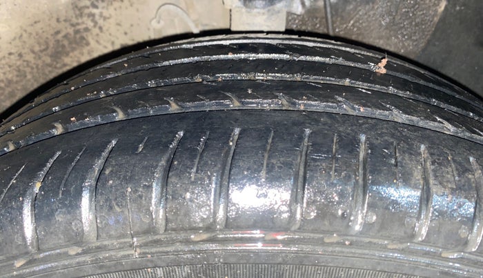 2017 Hyundai Elite i20 ASTA 1.2 (O), Petrol, Manual, 61,688 km, Right Front Tyre Tread