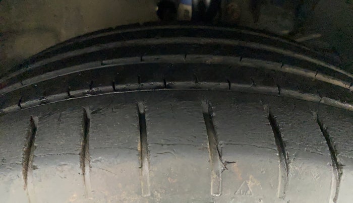 2016 Maruti Baleno ZETA CVT PETROL 1.2, Petrol, Automatic, 46,075 km, Right Front Tyre Tread