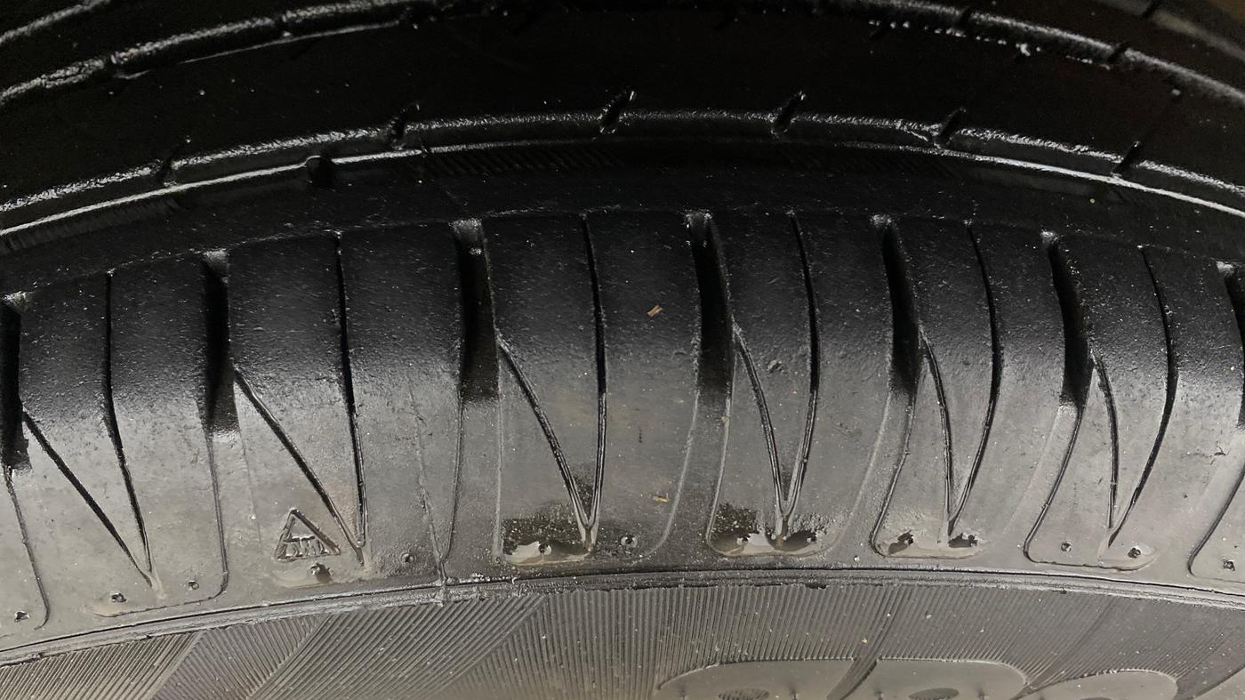 2019 Mahindra KUV 100 NXT K4+ P 6 STR, Petrol, Manual, 60,562 km, Left Front Tyre Tread