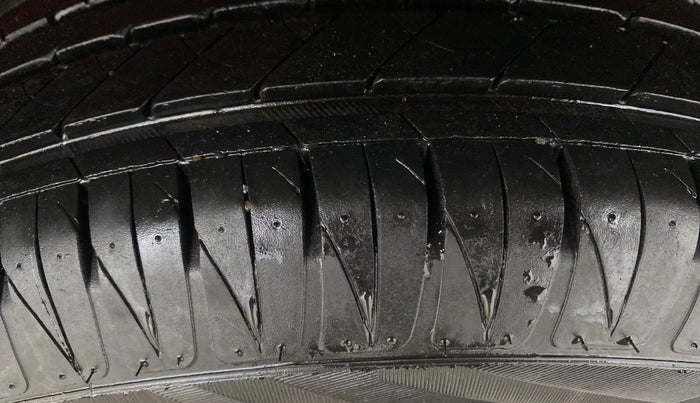 2019 Mahindra KUV 100 NXT K4+ P 6 STR, Petrol, Manual, 60,562 km, Left Rear Tyre Tread