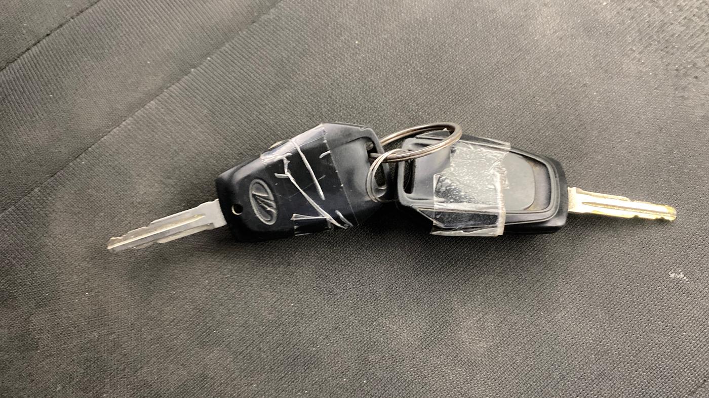 2019 Mahindra KUV 100 NXT K4+ P 6 STR, Petrol, Manual, 60,562 km, Key Close Up