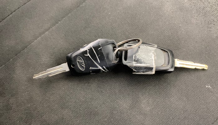 2019 Mahindra KUV 100 NXT K4+ P 6 STR, Petrol, Manual, 60,562 km, Key Close Up