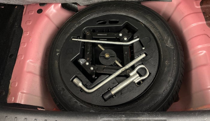 2019 Mahindra KUV 100 NXT K4+ P 6 STR, Petrol, Manual, 60,562 km, Spare Tyre