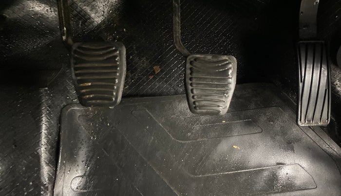 2019 Mahindra KUV 100 NXT K4+ P 6 STR, Petrol, Manual, 60,562 km, Pedals