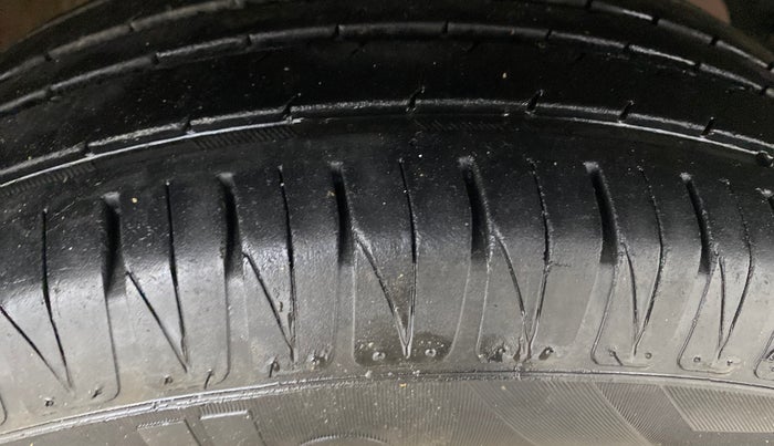 2019 Mahindra KUV 100 NXT K4+ P 6 STR, Petrol, Manual, 60,562 km, Right Front Tyre Tread