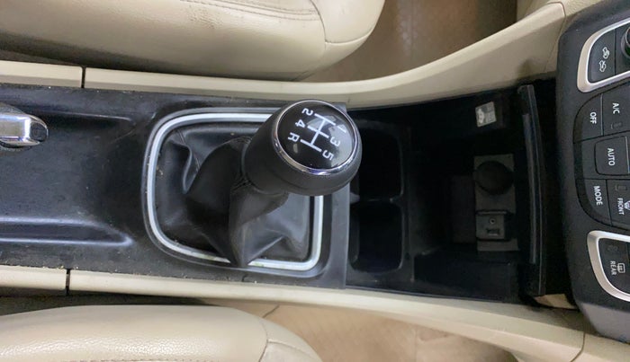 2018 Maruti Ciaz ALPHA DIESEL 1.3, Diesel, Manual, 88,214 km, Gear Lever