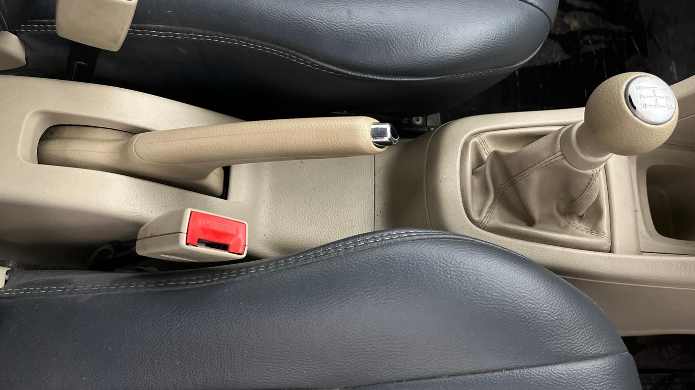 2013 Maruti Swift Dzire VXI, Petrol, Manual, 36,431 km, Gear Lever