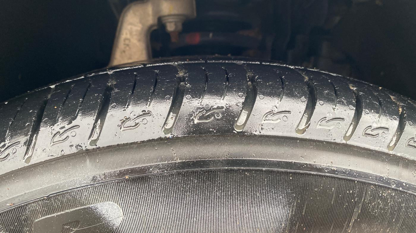 2019 Mahindra MARAZZO M2 8 STR, Diesel, Manual, 14,976 km, Right Front Tyre Tread