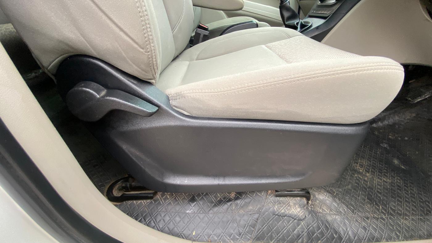 2019 Mahindra MARAZZO M2 8 STR, Diesel, Manual, 14,976 km, Driver Side Adjustment Panel
