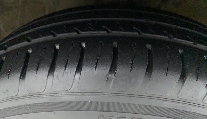 2020 Maruti Swift VXI, Petrol, Manual, 31,315 km, Right Front Tyre Tread