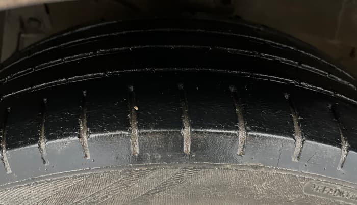 2015 Maruti Ciaz ZXI+, Petrol, Manual, 49,466 km, Left Front Tyre Tread