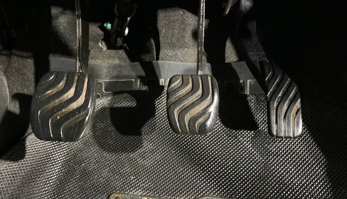 2017 Renault Kwid RXT 1.0, Petrol, Manual, 19,165 km, Pedals