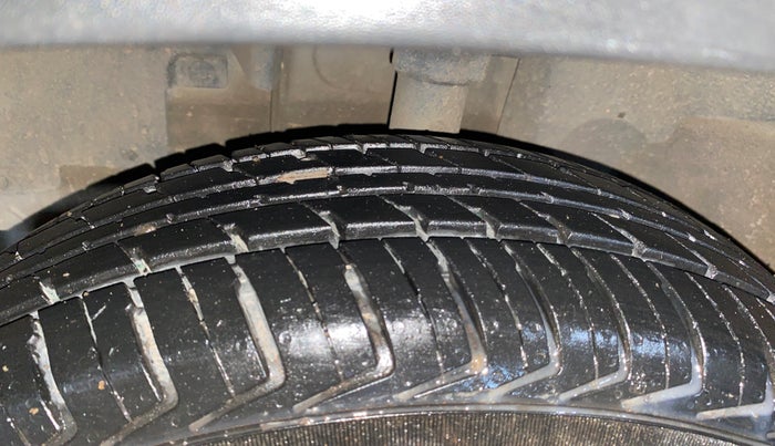 2017 Renault Kwid RXT 1.0, Petrol, Manual, 19,165 km, Left Front Tyre Tread