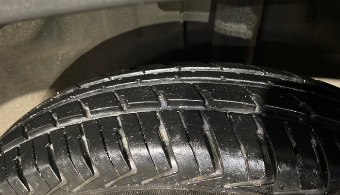 2017 Renault Kwid RXT 1.0, Petrol, Manual, 19,165 km, Left Rear Tyre Tread