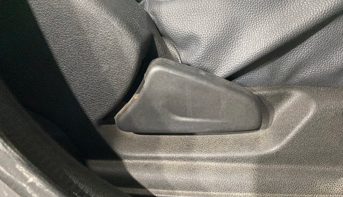 2017 Renault Kwid RXT 1.0, Petrol, Manual, 19,165 km, Driver Side Adjustment Panel