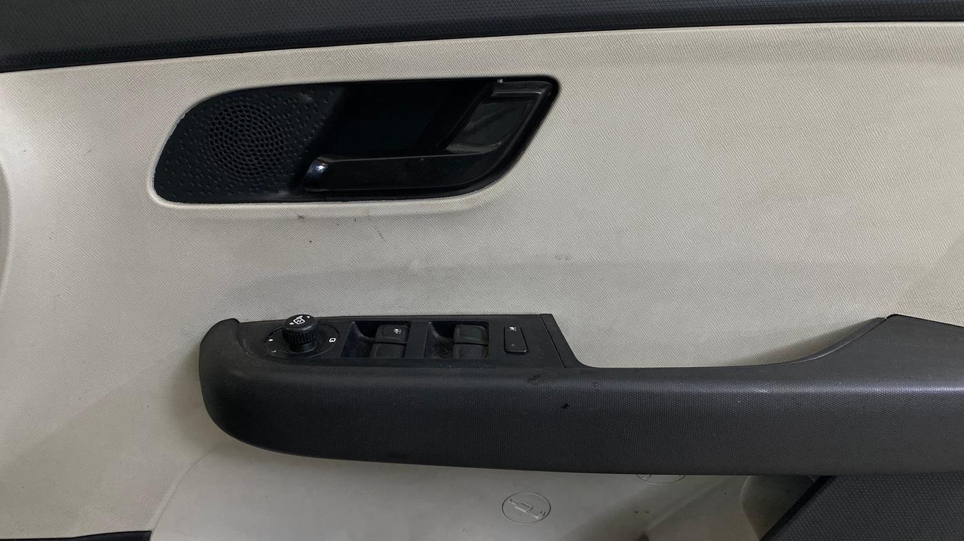 2023 Tata ALTROZ XM PLUS PETROL, Petrol, Manual, 16,151 km, Driver Side Door Panels Control