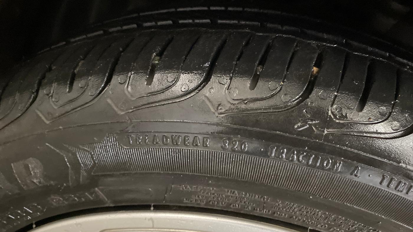 2023 Tata ALTROZ XM PLUS PETROL, Petrol, Manual, 16,151 km, Left Front Tyre Tread
