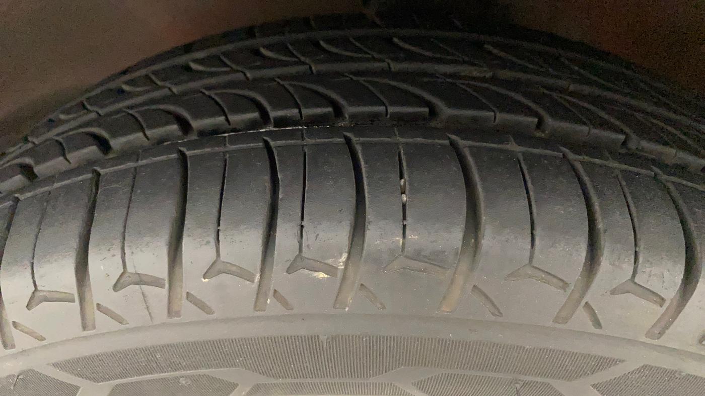 2014 Maruti Alto K10 VXI, Petrol, Manual, 68,573 km, Left Front Tyre Tread