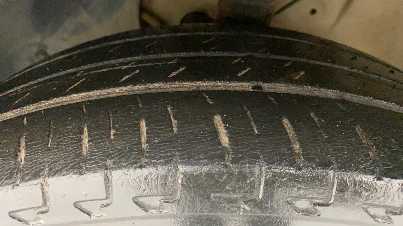 2017 Maruti IGNIS ZETA 1.2 AMT, Petrol, Automatic, 74,117 km, Left Front Tyre Tread