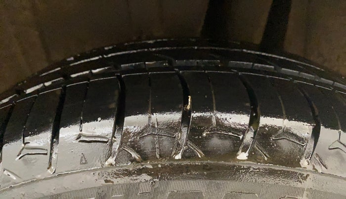 2019 Maruti Ertiga ZXI AT SHVS, Petrol, Automatic, 39,652 km, Left Rear Tyre Tread