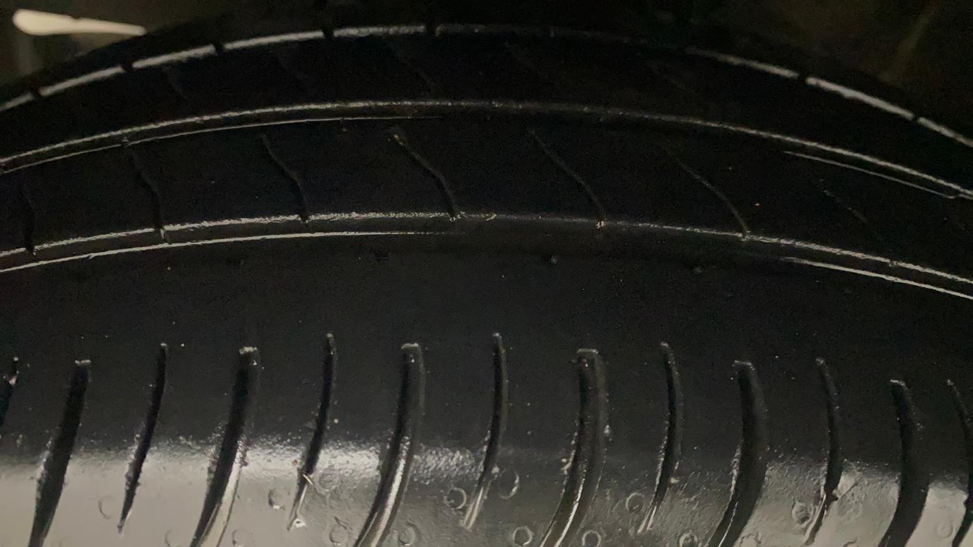 2018 Maruti Baleno DELTA PETROL 1.2, Petrol, Manual, 92,666 km, Left Front Tyre Tread