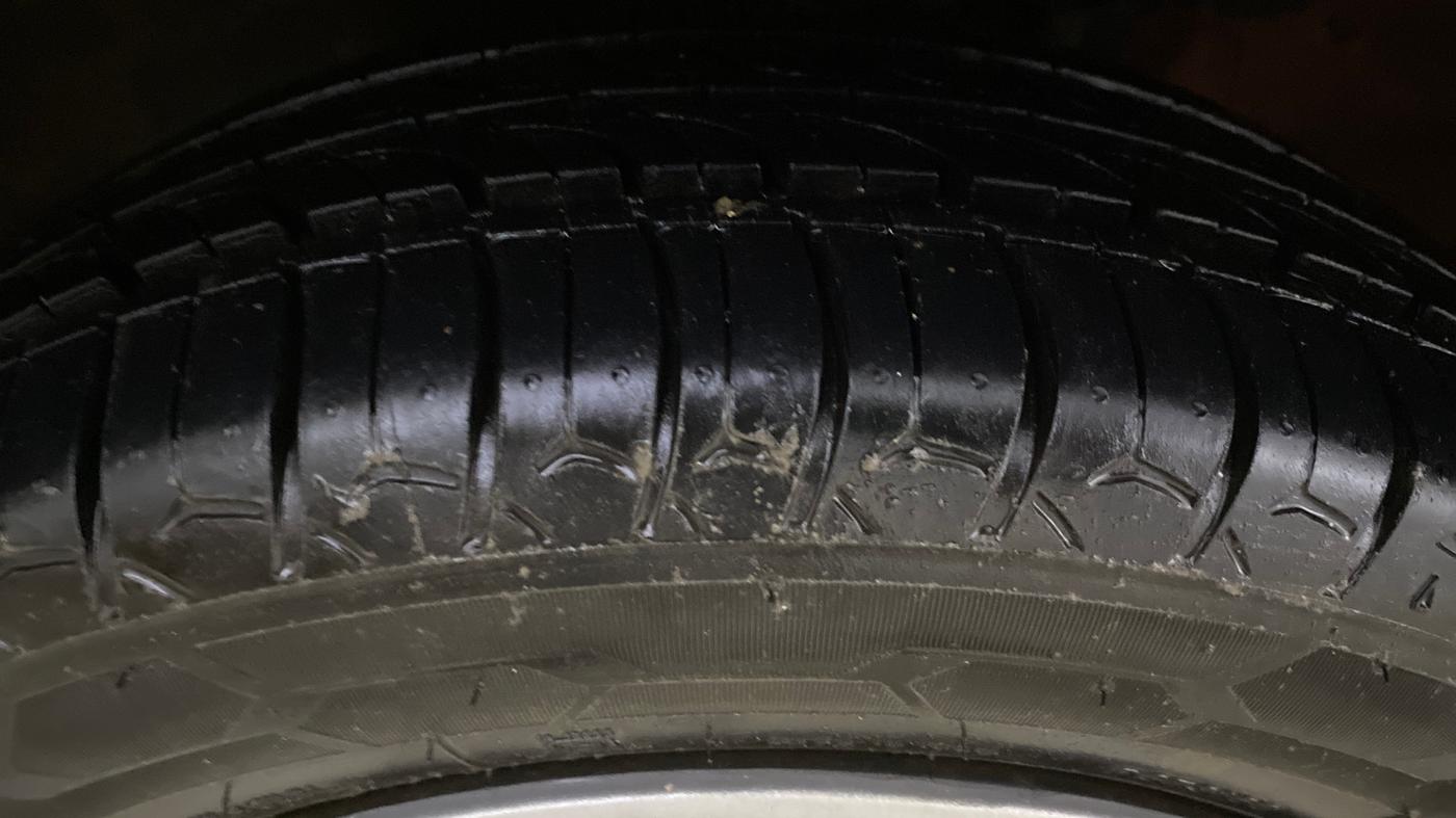 2014 Maruti Alto K10 VXI, Petrol, Manual, 24,398 km, Left Front Tyre Tread