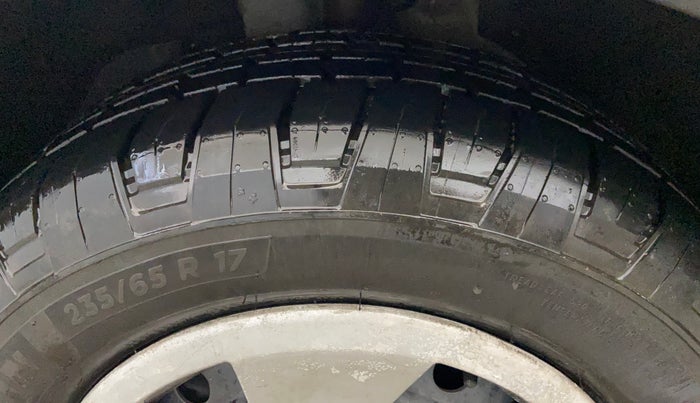 2019 Mahindra XUV500 W7, Diesel, Manual, 83,915 km, Left Front Tyre Tread