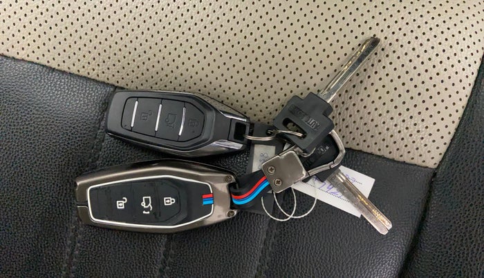 2019 Mahindra XUV500 W7, Diesel, Manual, 83,915 km, Key Close Up