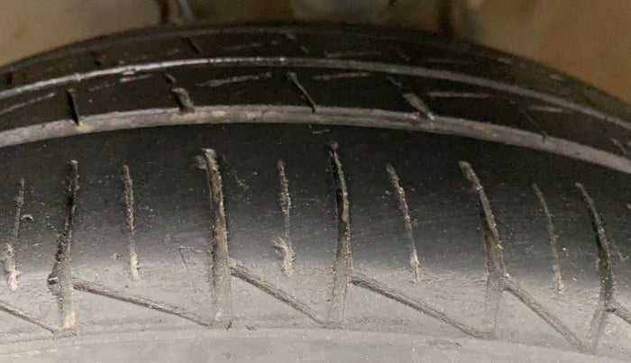 2021 Maruti Alto VXI PLUS, Petrol, Manual, 60,246 km, Left Front Tyre Tread
