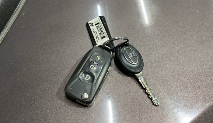 2017 Tata Tiago XT PETROL, Petrol, Manual, 73,175 km, Key Close Up