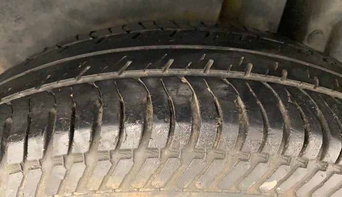 2013 Maruti Swift Dzire VXI, Petrol, Manual, 54,109 km, Left Rear Tyre Tread