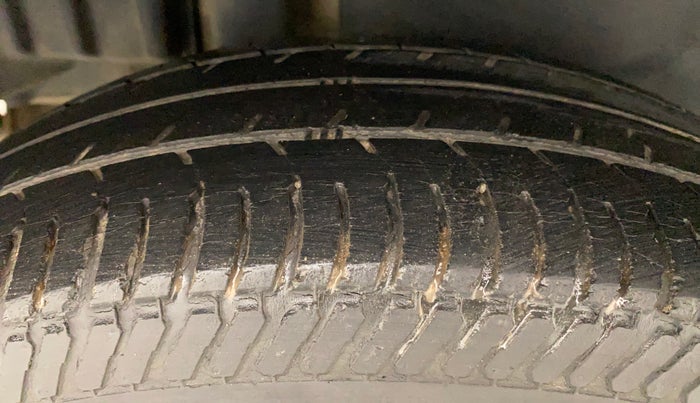 2013 Maruti Swift Dzire VXI, Petrol, Manual, 54,109 km, Right Rear Tyre Tread