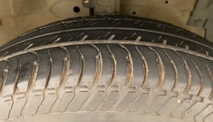 2013 Maruti Swift Dzire VXI, Petrol, Manual, 54,109 km, Right Front Tyre Tread