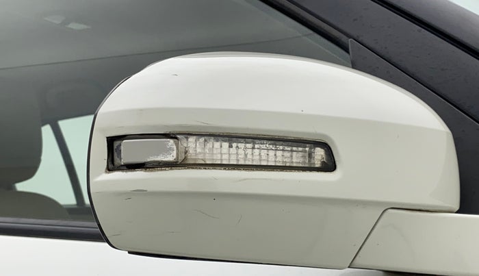 2013 Maruti Swift Dzire VXI, Petrol, Manual, 54,109 km, Right rear-view mirror - Indicator light has minor damage