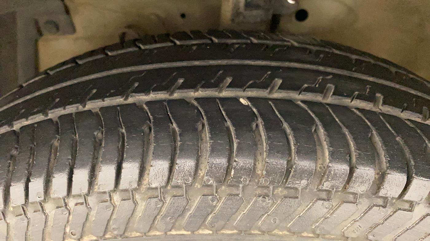 2013 Maruti Swift Dzire VXI, Petrol, Manual, 54,109 km, Left Front Tyre Tread