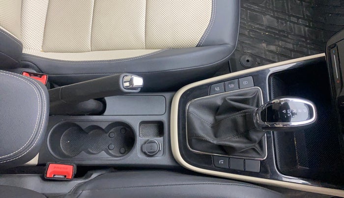 2023 Skoda SLAVIA STYLE 1.0L TSI AT, Petrol, Automatic, 17,580 km, Gear Lever