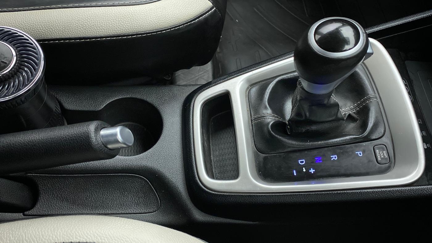 2019 Hyundai VENUE 1.0 TURBO GDI SX+ AT, Petrol, Automatic, 16,586 km, Gear Lever