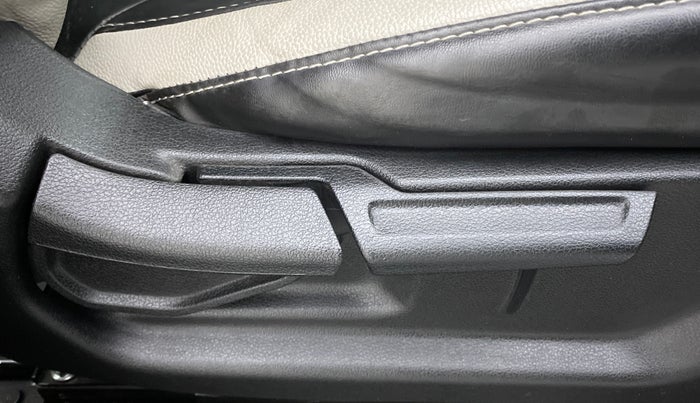2019 Hyundai VENUE 1.0 TURBO GDI SX+ AT, Petrol, Automatic, 16,586 km, Driver Side Adjustment Panel