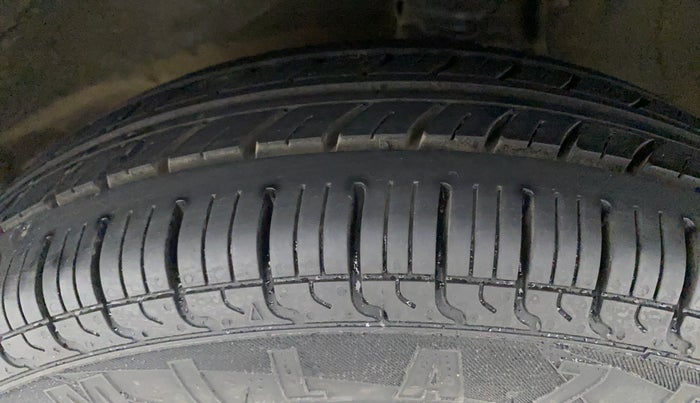 2016 Maruti Alto 800 VXI, Petrol, Manual, 29,135 km, Left Front Tyre Tread