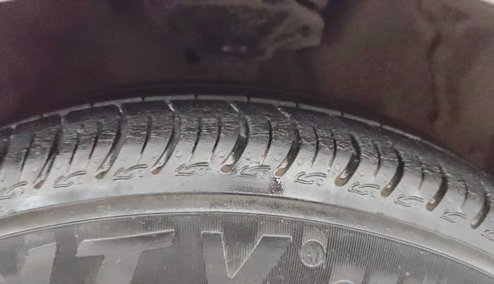 2016 Maruti Celerio VXI CNG, CNG, Manual, 97,934 km, Right Front Tyre Tread