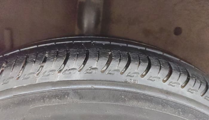 2016 Maruti Celerio VXI CNG, CNG, Manual, 97,934 km, Right Rear Tyre Tread