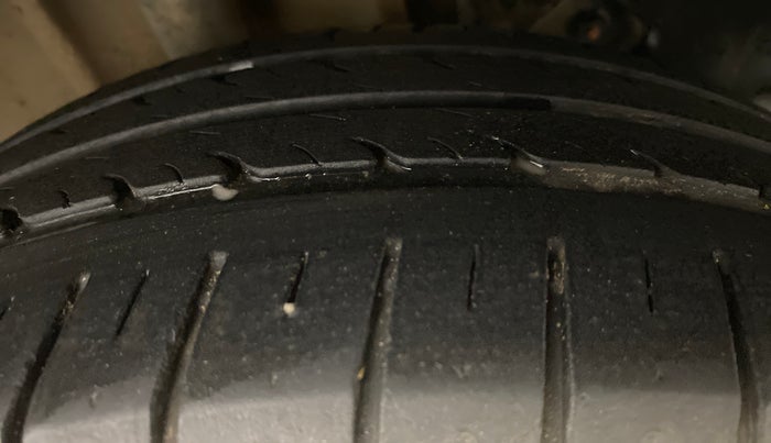2017 Tata Tiago XT 1.2 REVOTRON, Petrol, Manual, 60,755 km, Right Rear Tyre Tread